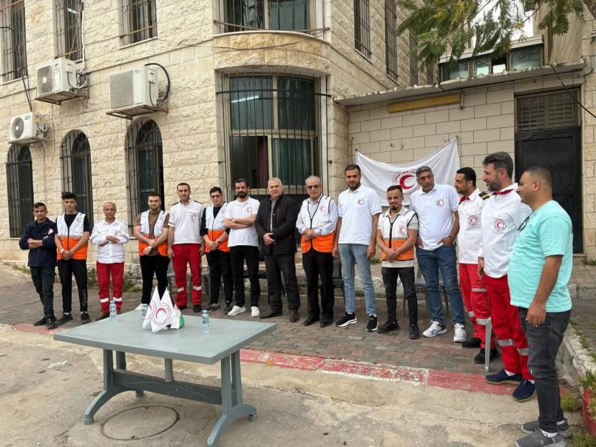 الهلال الأحمر الفلسطيني ينظم وقفات تضامنية موحدة للمطالبة بتحقيق دولي في جريمة استهداف مسعفيه في رفح