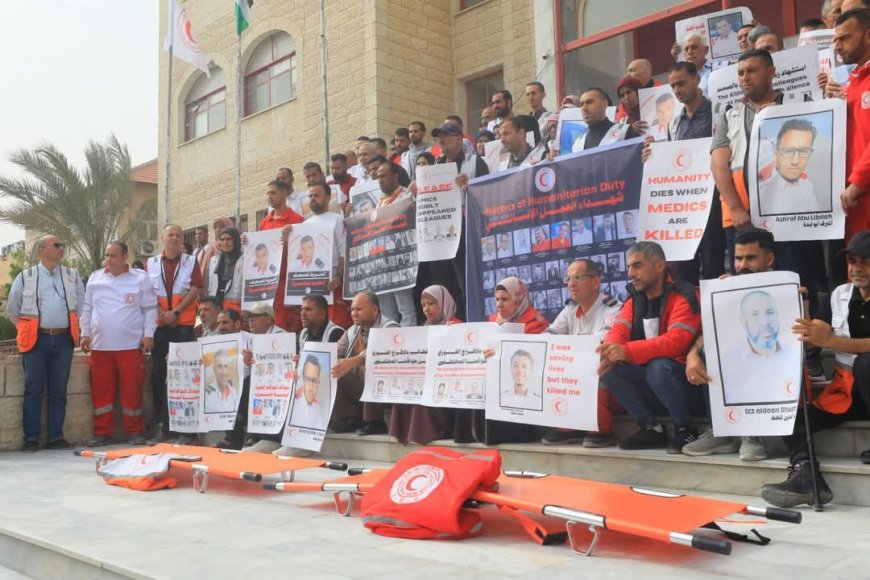 الهلال الأحمر الفلسطيني ينظم وقفات تضامنية موحدة للمطالبة بتحقيق دولي في جريمة استهداف مسعفيه في رفح