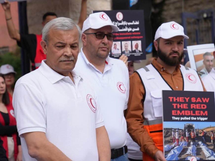 الهلال الأحمر الفلسطيني ينظم وقفات تضامنية موحدة للمطالبة بتحقيق دولي في جريمة استهداف مسعفيه في رفح