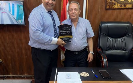 " تكريم" مدير عام مستشفى منشية البكرى على جهوده المستمرة اتجاه المرضى