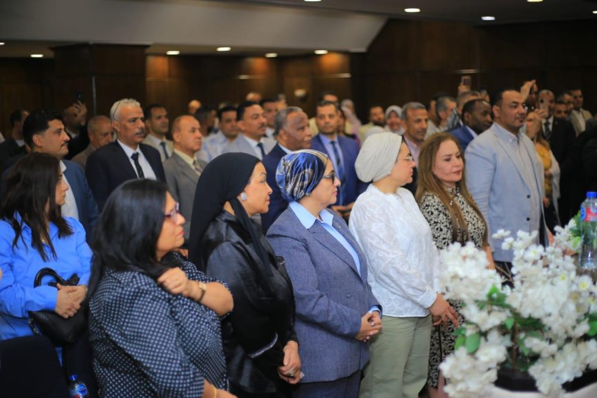 " حصل النائب احمد على " درجة الدكتوراة في العلوم السياسية بتقدير امتياز .. بحضور عدد من الوزراء والمحافظين واعضاء مجلسي النواب الشيوخ وبعض الإعلاميين