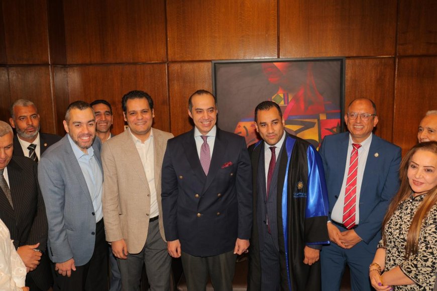 " حصل النائب احمد على " درجة الدكتوراة في العلوم السياسية بتقدير امتياز .. بحضور عدد من الوزراء والمحافظين واعضاء مجلسي النواب الشيوخ وبعض الإعلاميين