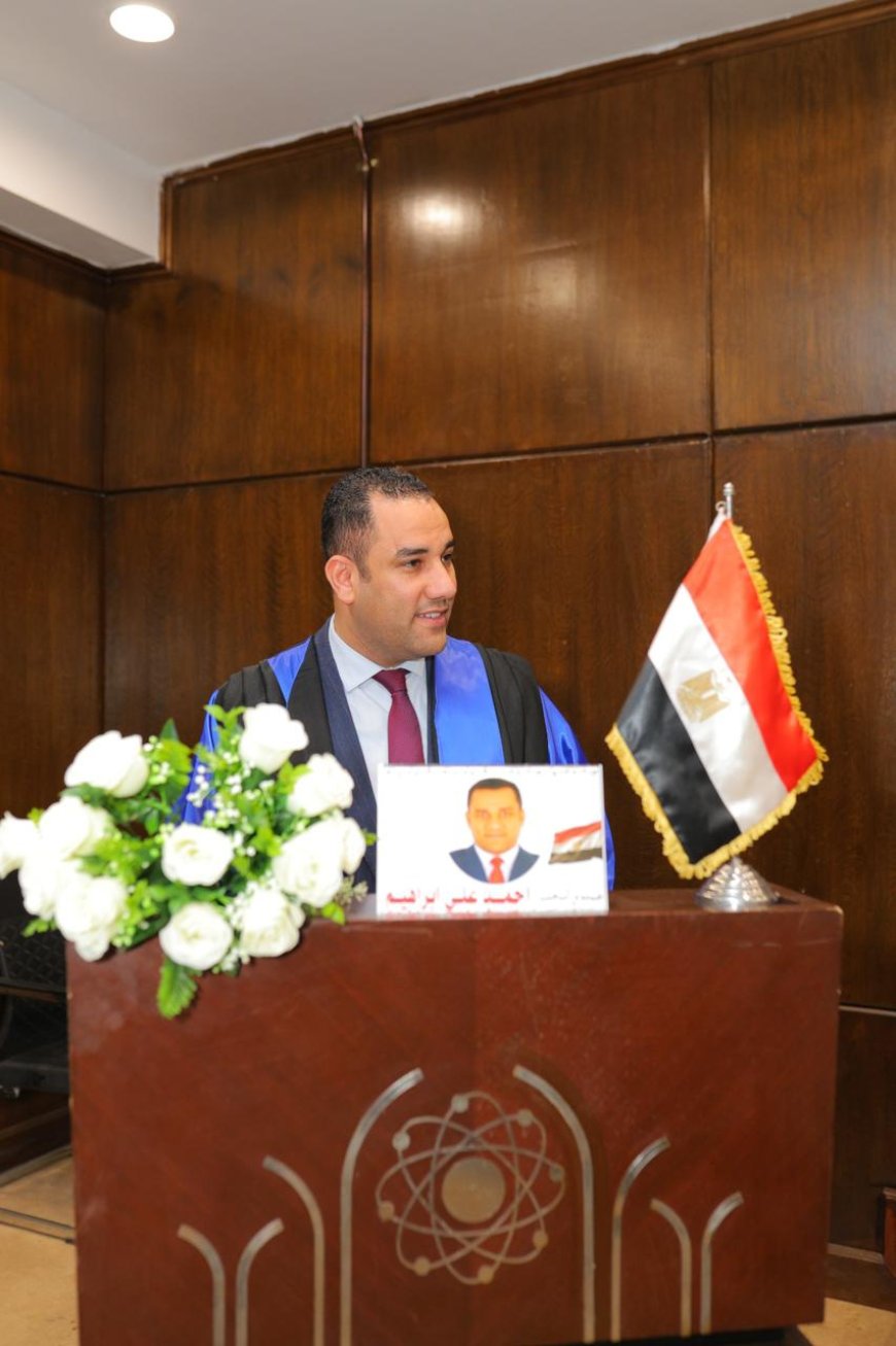 " حصل النائب احمد على " درجة الدكتوراة في العلوم السياسية بتقدير امتياز .. بحضور عدد من الوزراء والمحافظين واعضاء مجلسي النواب الشيوخ وبعض الإعلاميين