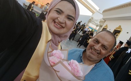 الاستاذة فرح رضا تفرح فى حفل تخرجها اليوم وسط زملائها والاهل والاحباب