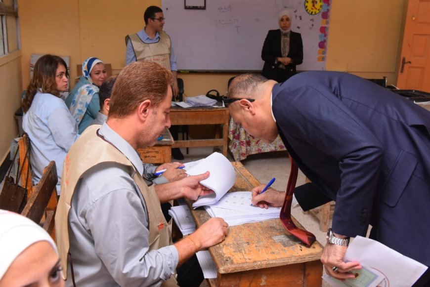 وزير العمل يُدلي بصوته في انتخابات مجلس الشيوخ بالتجمع الخامس