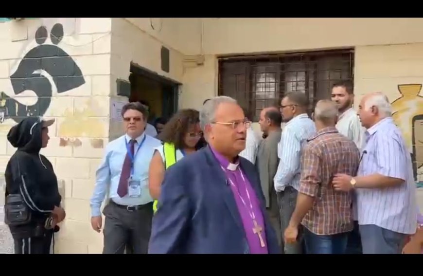 رئيس الطائفة الانجيلية"  يدلى بصوته فى انتخابات مجلس الشيوخ بالنزهة