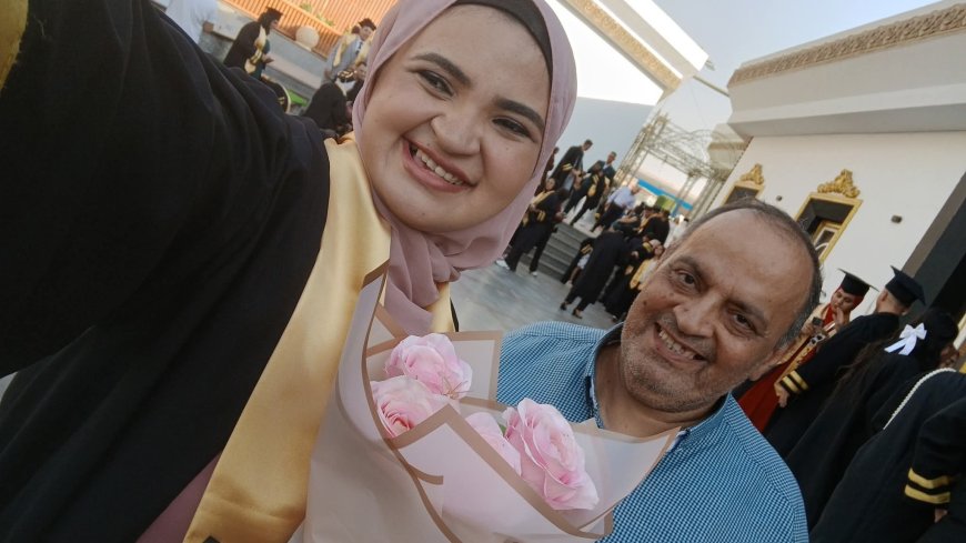 الاستاذة فرح رضا تفرح فى حفل تخرجها اليوم وسط زملائها والاهل والاحباب