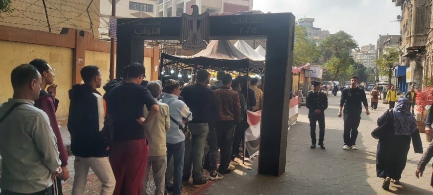 إقبال كبير على التصويت بلجان انتخابات مجلس النواب بالقاهرة| صور