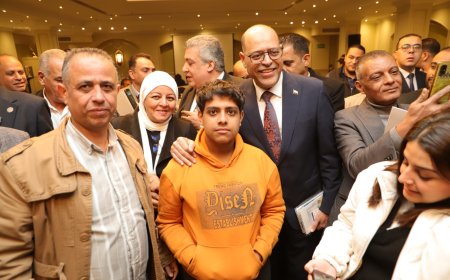 وزير العمل يفتتح ندوة توعوية بالقاهرة حول أحكام تشغيل المرأة والطفل بقانون العمل الجديد..ويجيب على استفسارات المشاركين