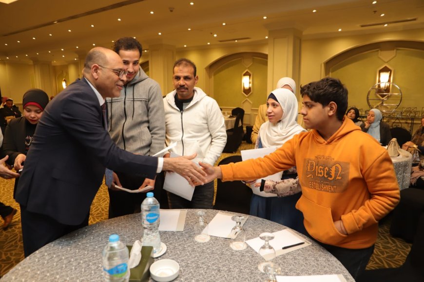 وزير العمل يفتتح ندوة توعوية بالقاهرة حول أحكام تشغيل المرأة والطفل بقانون العمل الجديد..ويجيب على استفسارات المشاركين