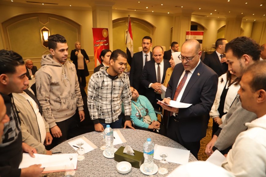 وزير العمل يفتتح ندوة توعوية بالقاهرة حول أحكام تشغيل المرأة والطفل بقانون العمل الجديد..ويجيب على استفسارات المشاركين