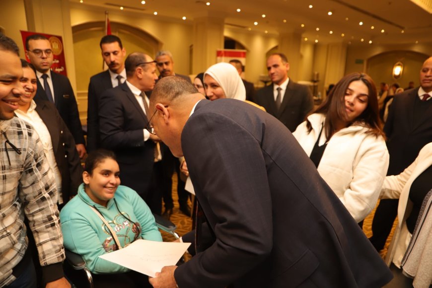 وزير العمل يفتتح ندوة توعوية بالقاهرة حول أحكام تشغيل المرأة والطفل بقانون العمل الجديد..ويجيب على استفسارات المشاركين