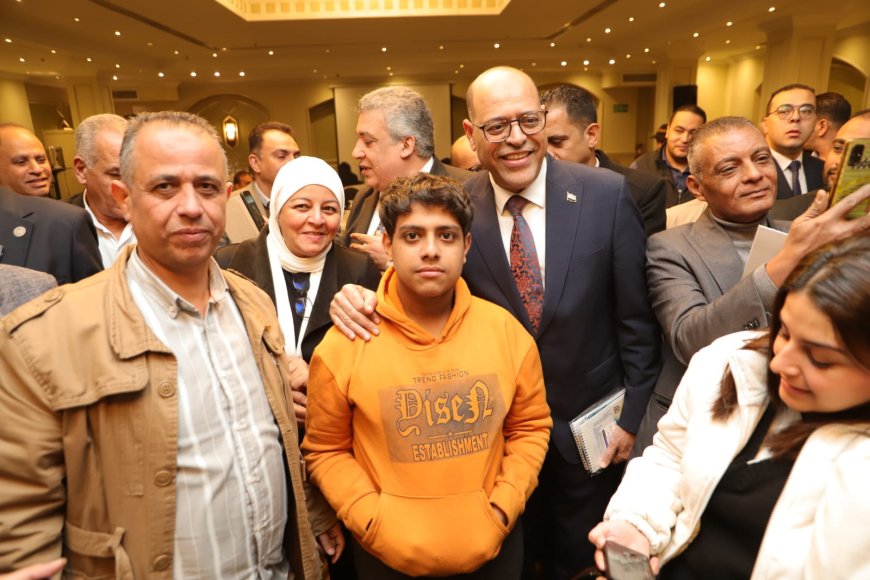 وزير العمل يفتتح ندوة توعوية بالقاهرة حول أحكام تشغيل المرأة والطفل بقانون العمل الجديد..ويجيب على استفسارات المشاركين