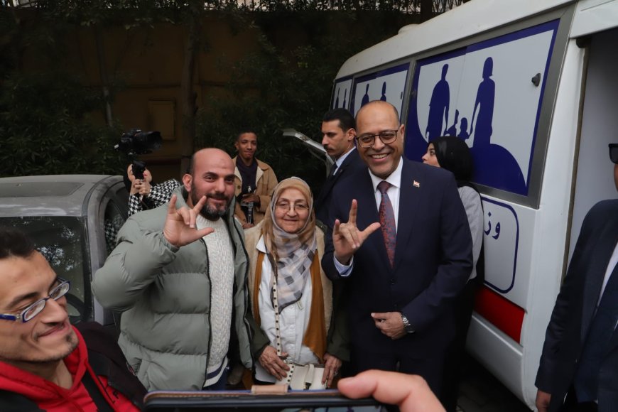 وزير العمل يفتتح ندوة توعوية بالقاهرة حول أحكام تشغيل المرأة والطفل بقانون العمل الجديد..ويجيب على استفسارات المشاركين