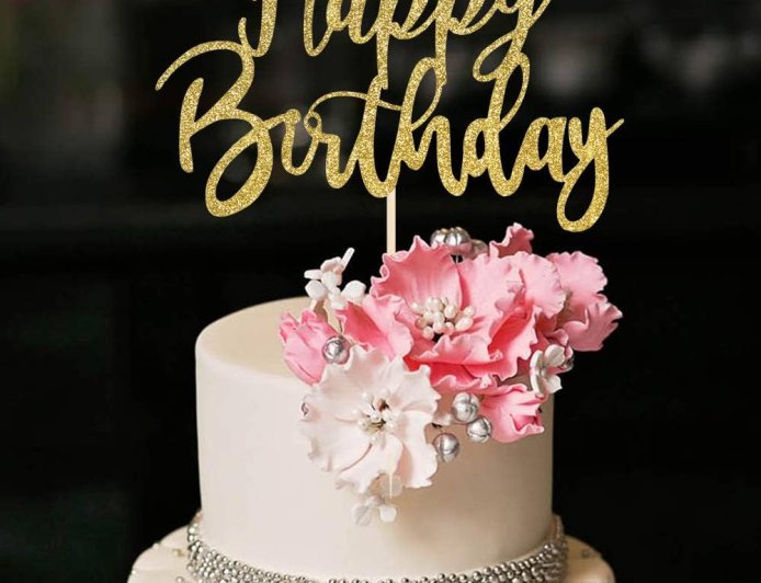 الدكتور مصطفى عسر .. الكاتب الصحفى مصفي مكى يشاركون  بيد ميلاد سيدة الأعمال " السودانية"  سهير  طيفور  (صور )