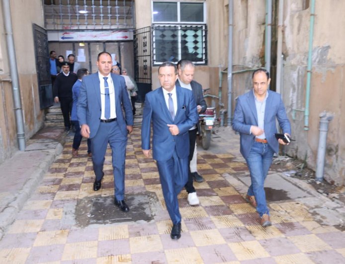 في أولى جولاته الميدانية.. محافظ المنوفية يفاجئ مستشفى بركة السبع المركزي ويحيل 17 من المتغيبين للتحقيق