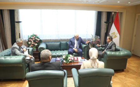 وزير الصحة يستقبل محافظ مطروح لمتابعة الاستعدادات لإدراج المحافظة ضمن منظومة التأمين الصحي الشامل بالمرحلة الثانية