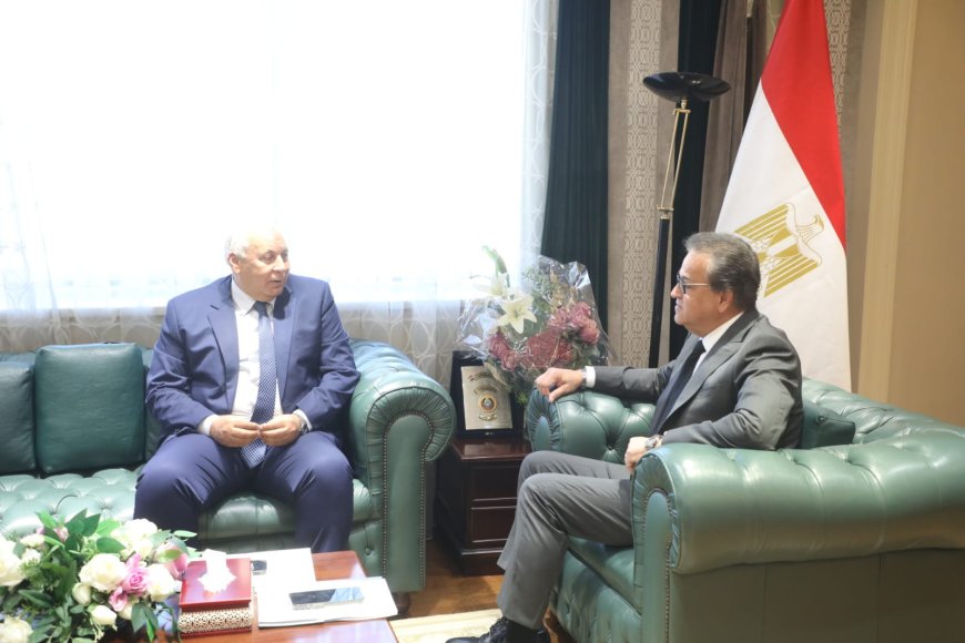 وزير الصحة يستقبل محافظ مطروح لمتابعة الاستعدادات لإدراج المحافظة ضمن منظومة التأمين الصحي الشامل بالمرحلة الثانية