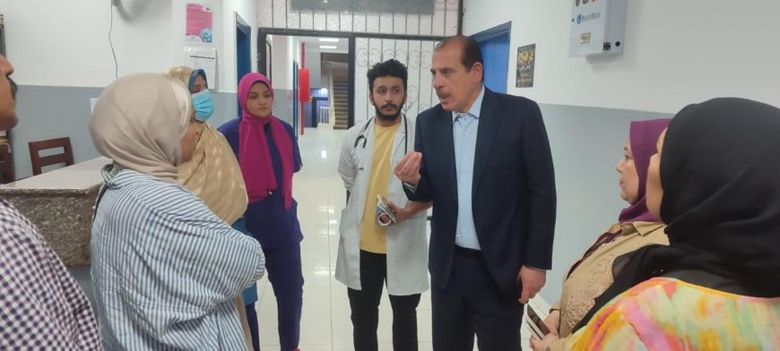 نائب وزير الصحة يفاجئ مستشفى 6 أكتوبر المركزي بزيارة مسائية.. ويُحيل المقصرين للتحقيق