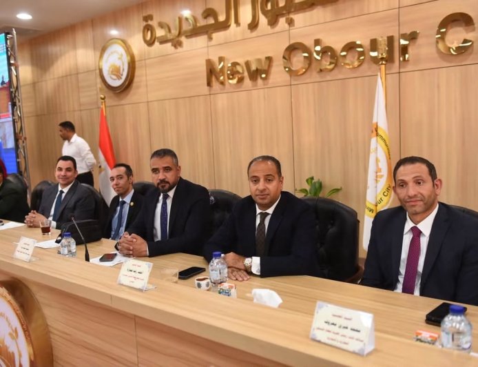 تنفيذاً لتوجيهات المهندسة راندة المنشاوي.. تنفيذ 7 قرعات علنية لتسكين المواطنين الذين تم توفيق أوضاعهم على مدار يومين بمدينة العبور الجديدة
