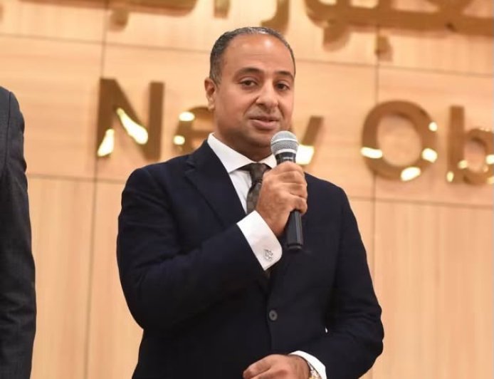 الدكتور أحمد عمارة يعقد اجتماعًا موسعًا بالإدارات العقارية والقانونية والتقنين بمدينة العبور الجديدة.. ويؤكد على دفع الاستثمار ومتابعة تنفيذ حزمة التيسيرات الجديدة