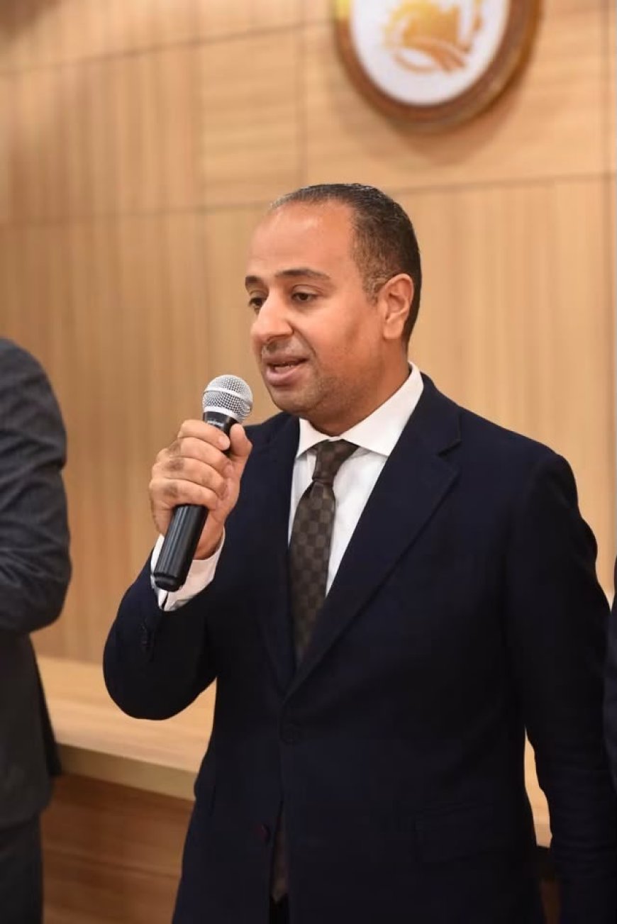الدكتور أحمد عمارة يعقد اجتماعًا موسعًا بالإدارات العقارية والقانونية والتقنين بمدينة العبور الجديدة.. ويؤكد على دفع الاستثمار ومتابعة تنفيذ حزمة التيسيرات الجديدة