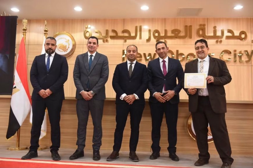 الدكتور أحمد عمارة يعقد اجتماعًا موسعًا بالإدارات العقارية والقانونية والتقنين بمدينة العبور الجديدة.. ويؤكد على دفع الاستثمار ومتابعة تنفيذ حزمة التيسيرات الجديدة