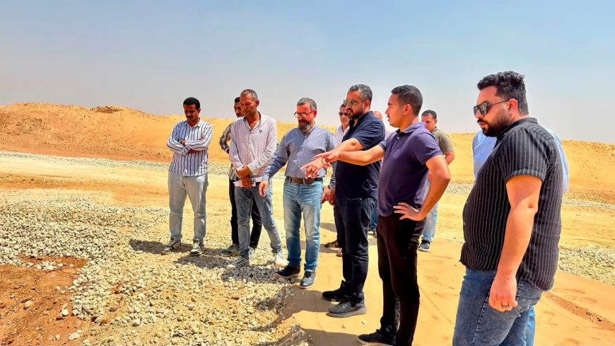المهندس محمود مراد يتابع تقدم أعمال الطرق وشبكات الكهرباء بالأراضي المضافة بمنطقة الأمل سابقا