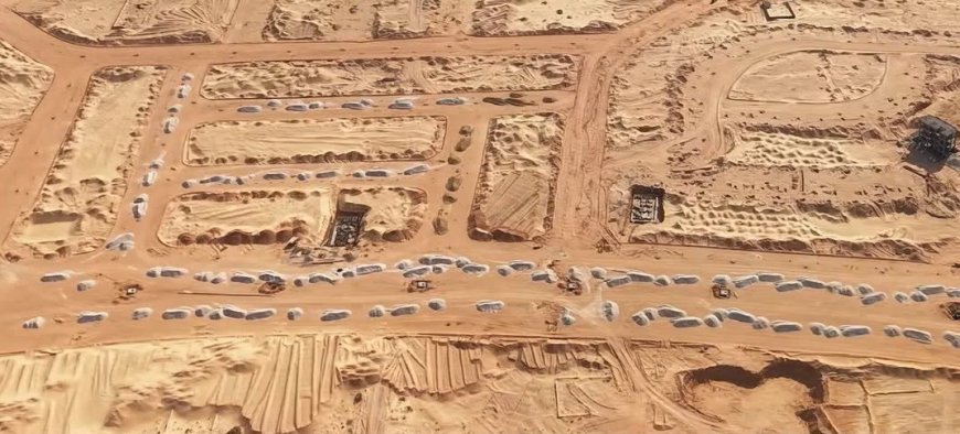 المهندس محمود مراد يتابع تقدم أعمال الطرق وشبكات الكهرباء بالأراضي المضافة بمنطقة الأمل سابقا