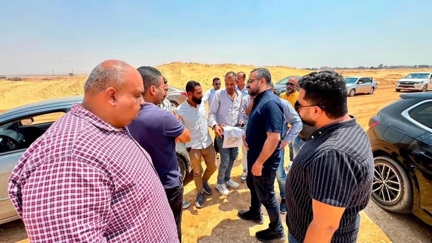 المهندس محمود مراد يتابع تقدم أعمال الطرق وشبكات الكهرباء بالأراضي المضافة بمنطقة الأمل سابقا