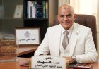 الدكتور سعيد عزت ..لا يكتفي بتدريس الاقتصاد.. يسعى إلى تعليم طلابه كيف يفكرون ويحلمون ويواصلون الطريق
