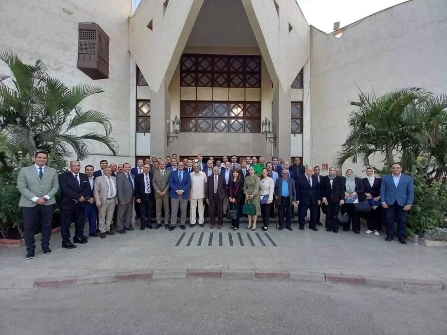 حقوق عين شمس تستقبل العام الدراسي ببحث آفاق تدشين فرع كلية القانون الأهلية وتكريم عدد من أعضاء هيئة التدريس المتميزين