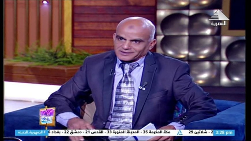 الدكتور سعيد عزت ..لا يكتفي بتدريس الاقتصاد.. يسعى إلى تعليم طلابه كيف يفكرون ويحلمون ويواصلون الطريق