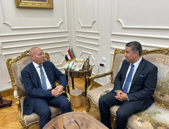 محمود فوزي في قلب الميدان.. متابعة على مدار الساعة وتطوير المنشآت ورعاية المواهب وترسيخ الانضباط